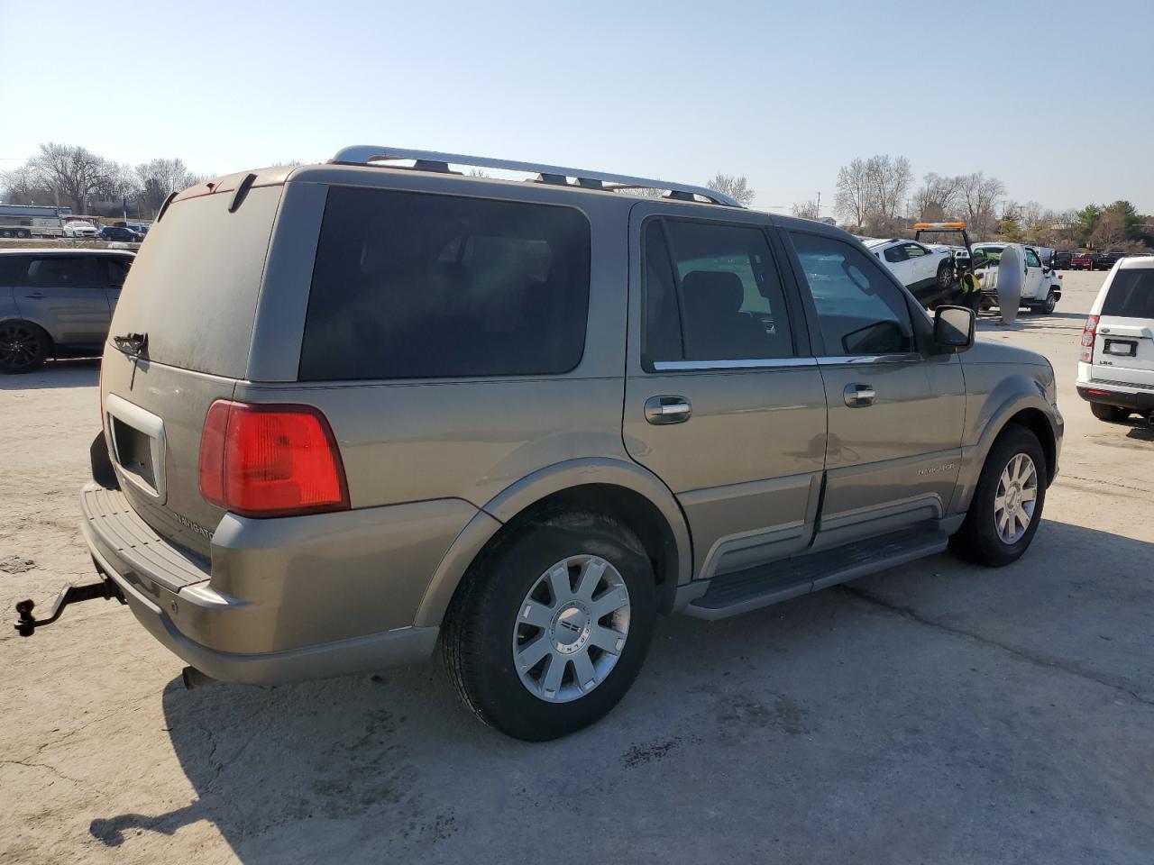 LINCOLN NAVIGATOR 2003 — 4