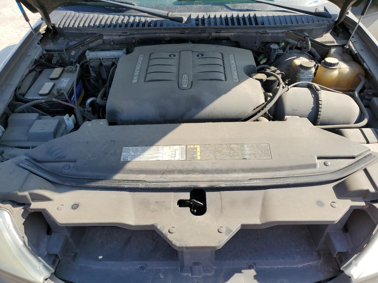 LINCOLN NAVIGATOR 2003 — 13