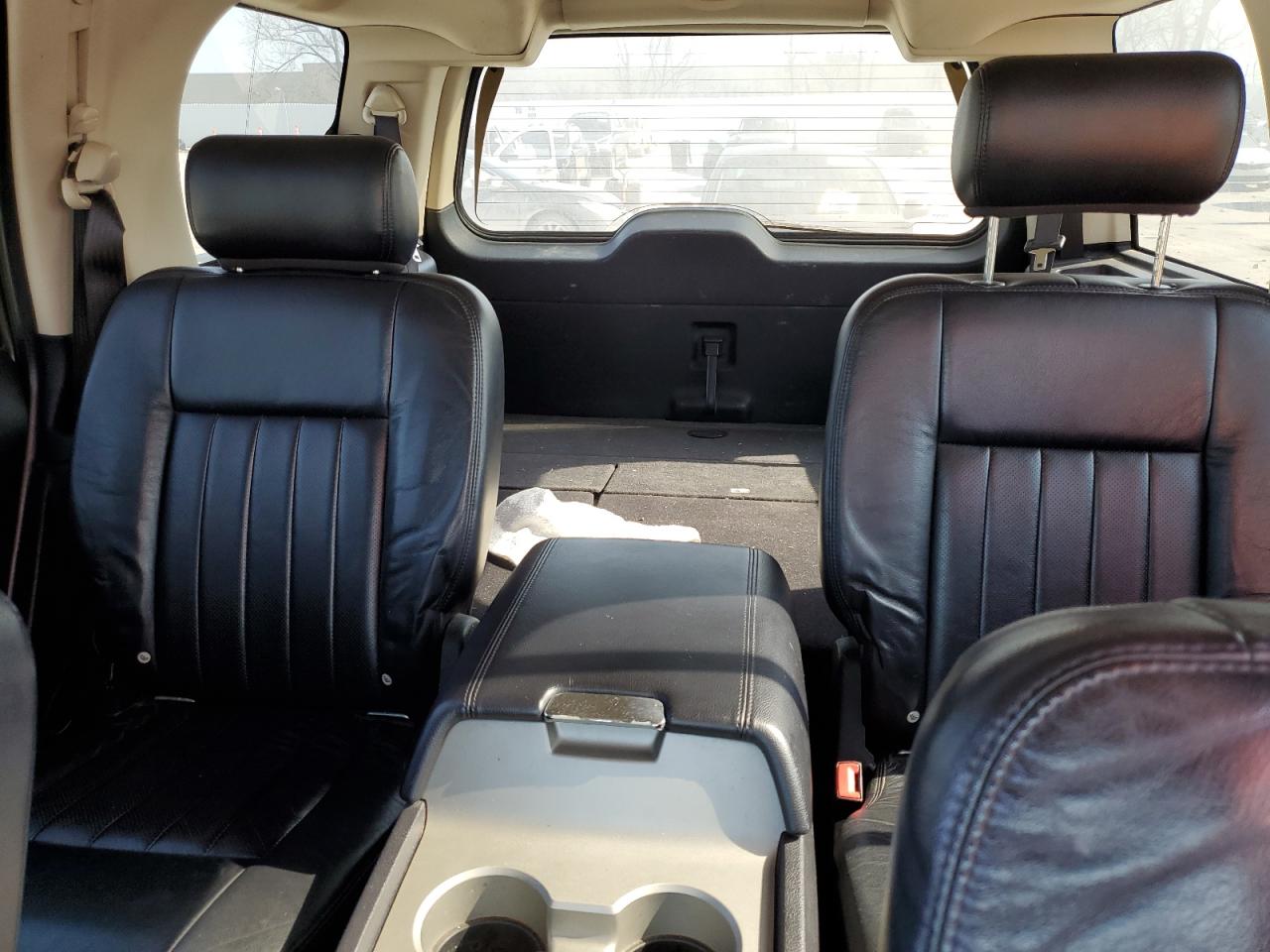 LINCOLN NAVIGATOR 2003 — 11