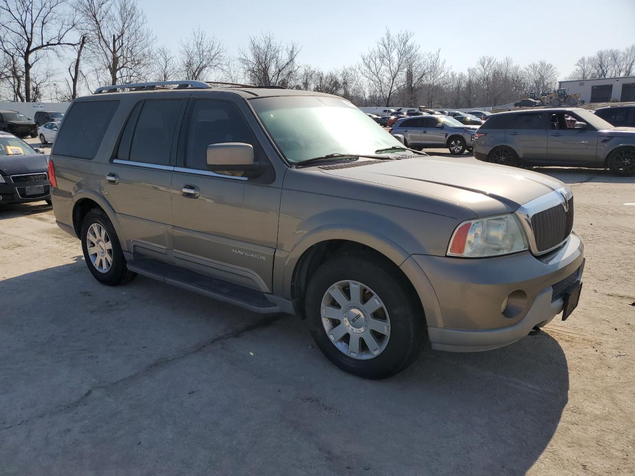 LINCOLN NAVIGATOR 2003 — 5