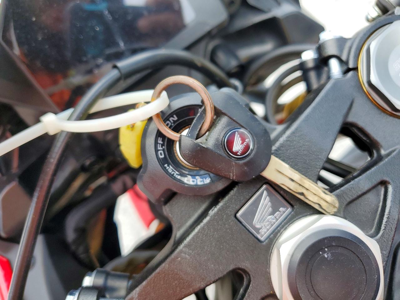 HONDA CBR1000 2022 — 9