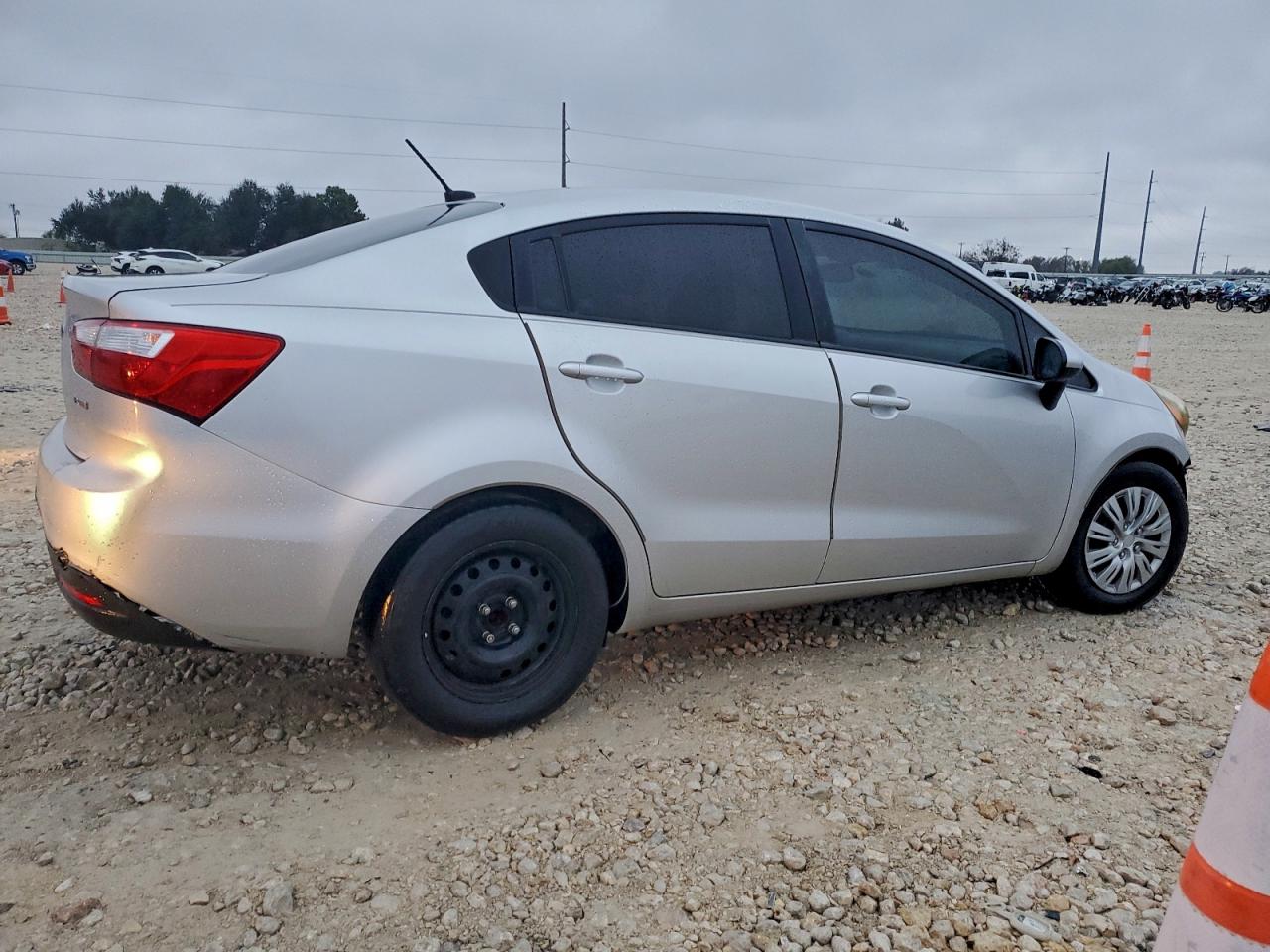 KIA RIO 2013 — 4