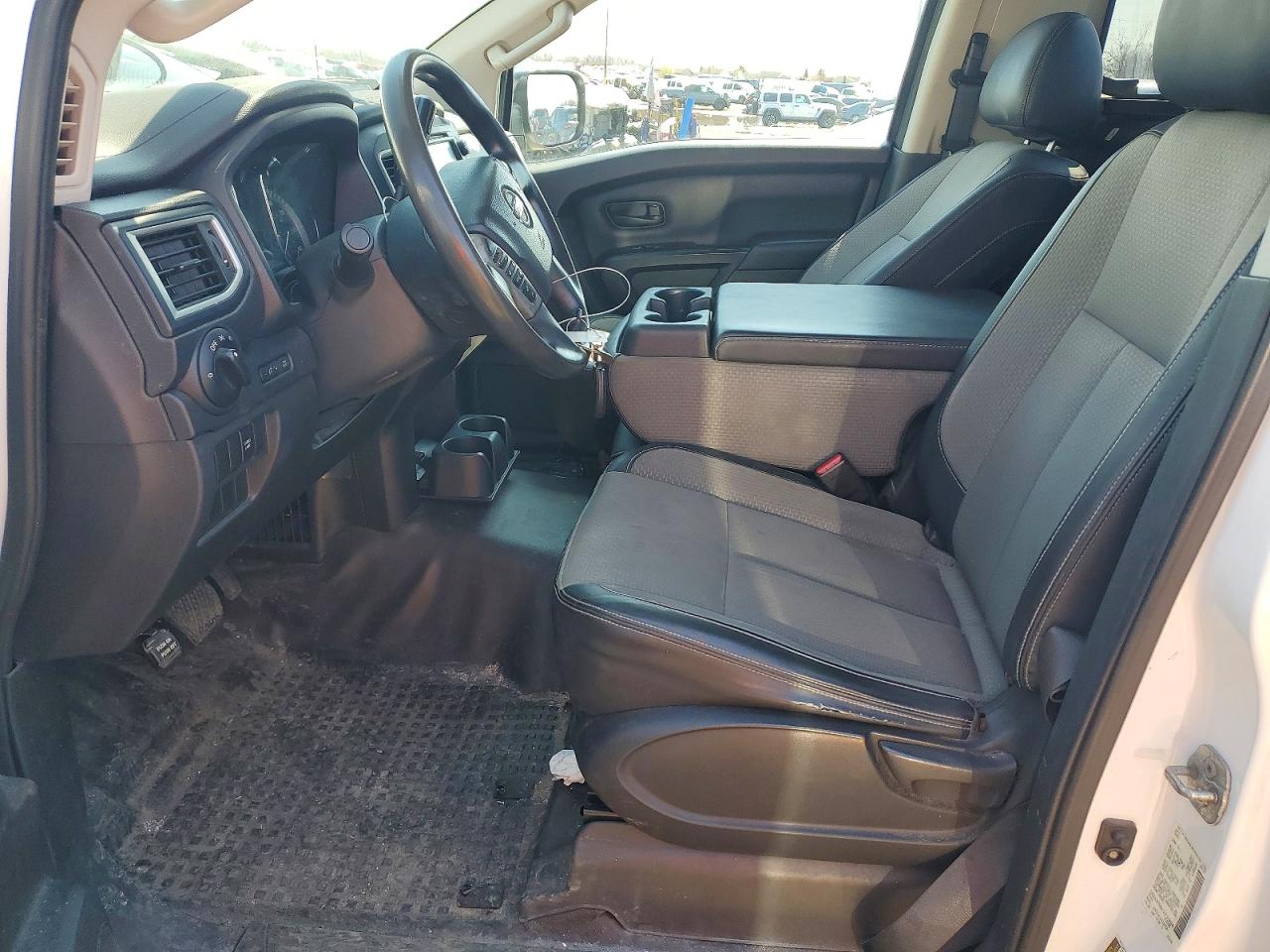 NISSAN TITAN 2019 — 8