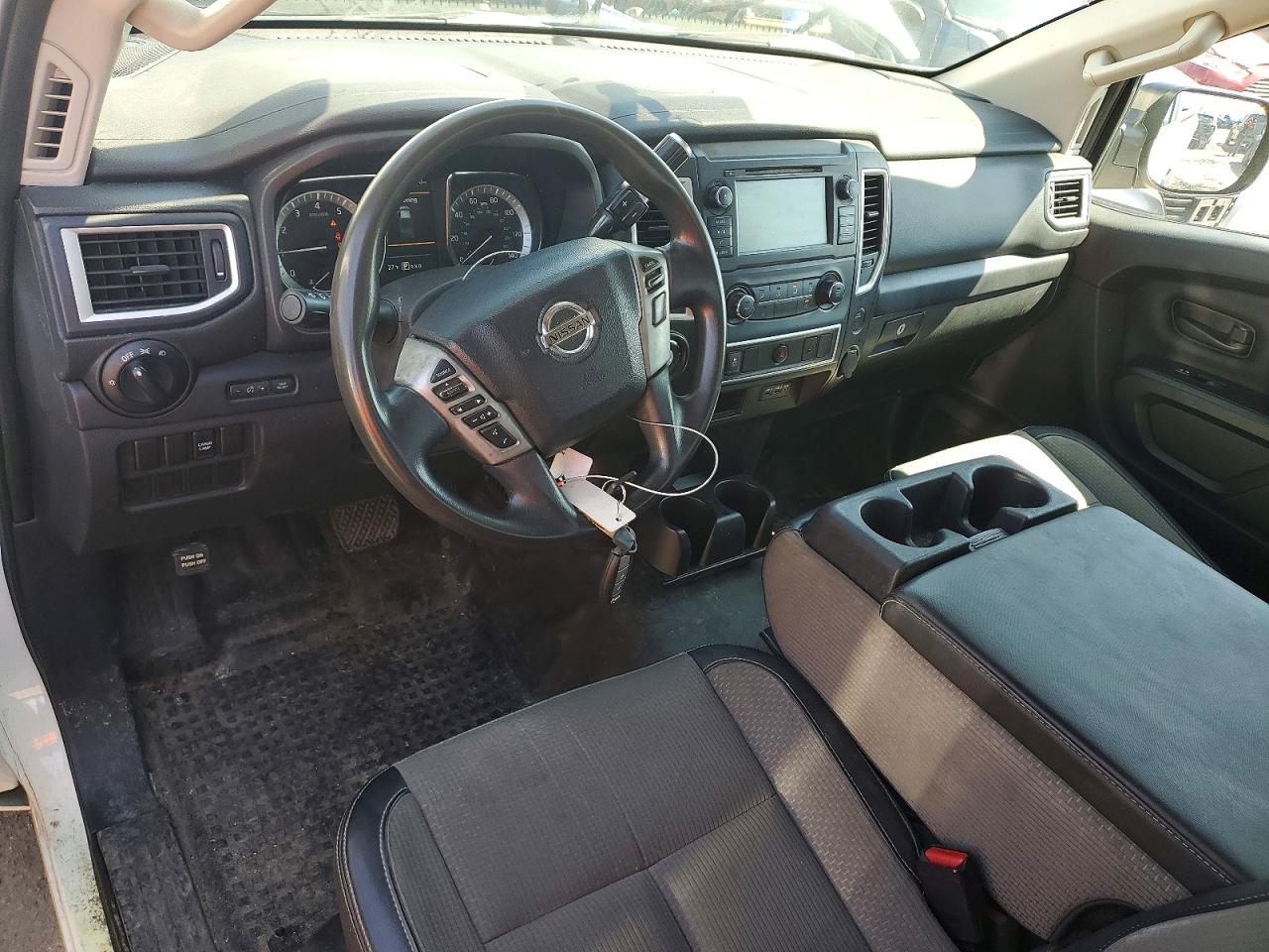 NISSAN TITAN 2019 — 9