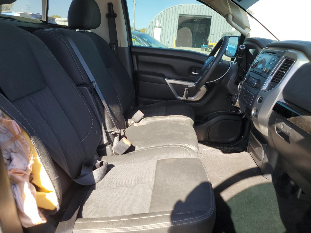 NISSAN TITAN 2017 — 11