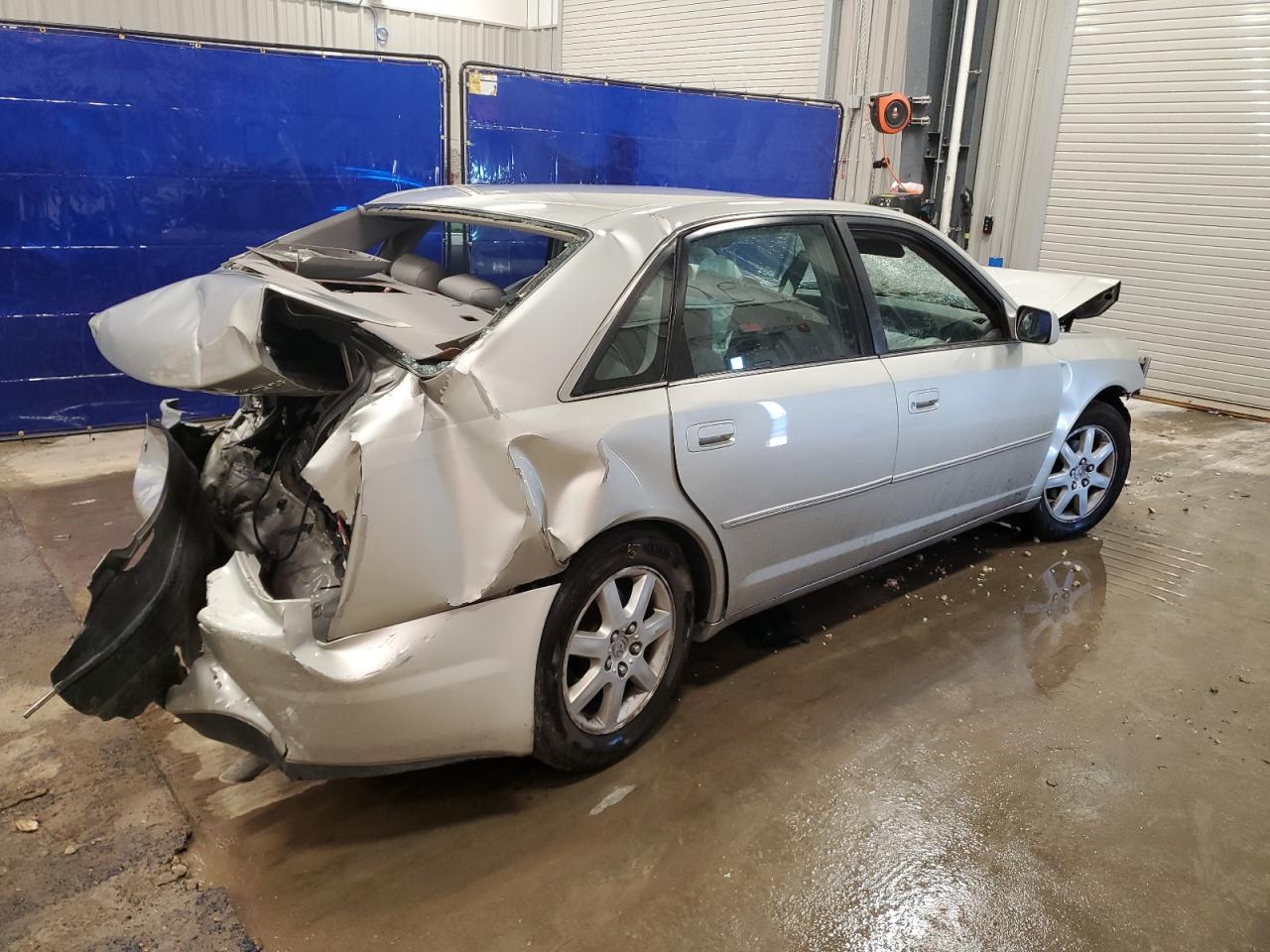 TOYOTA AVALON 2000 — 4