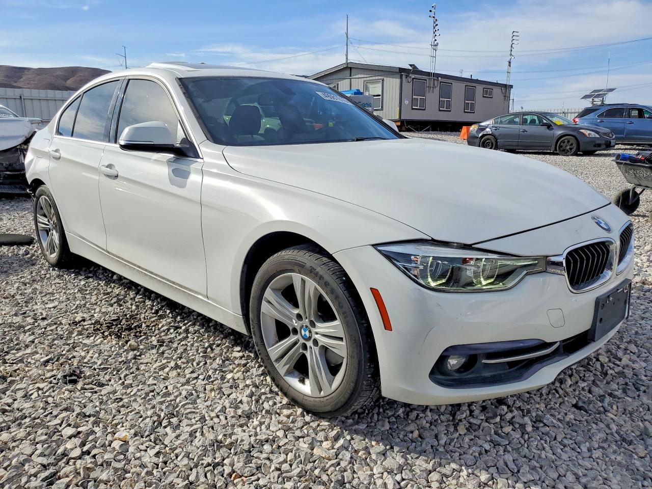 BMW 330 2018 — 5