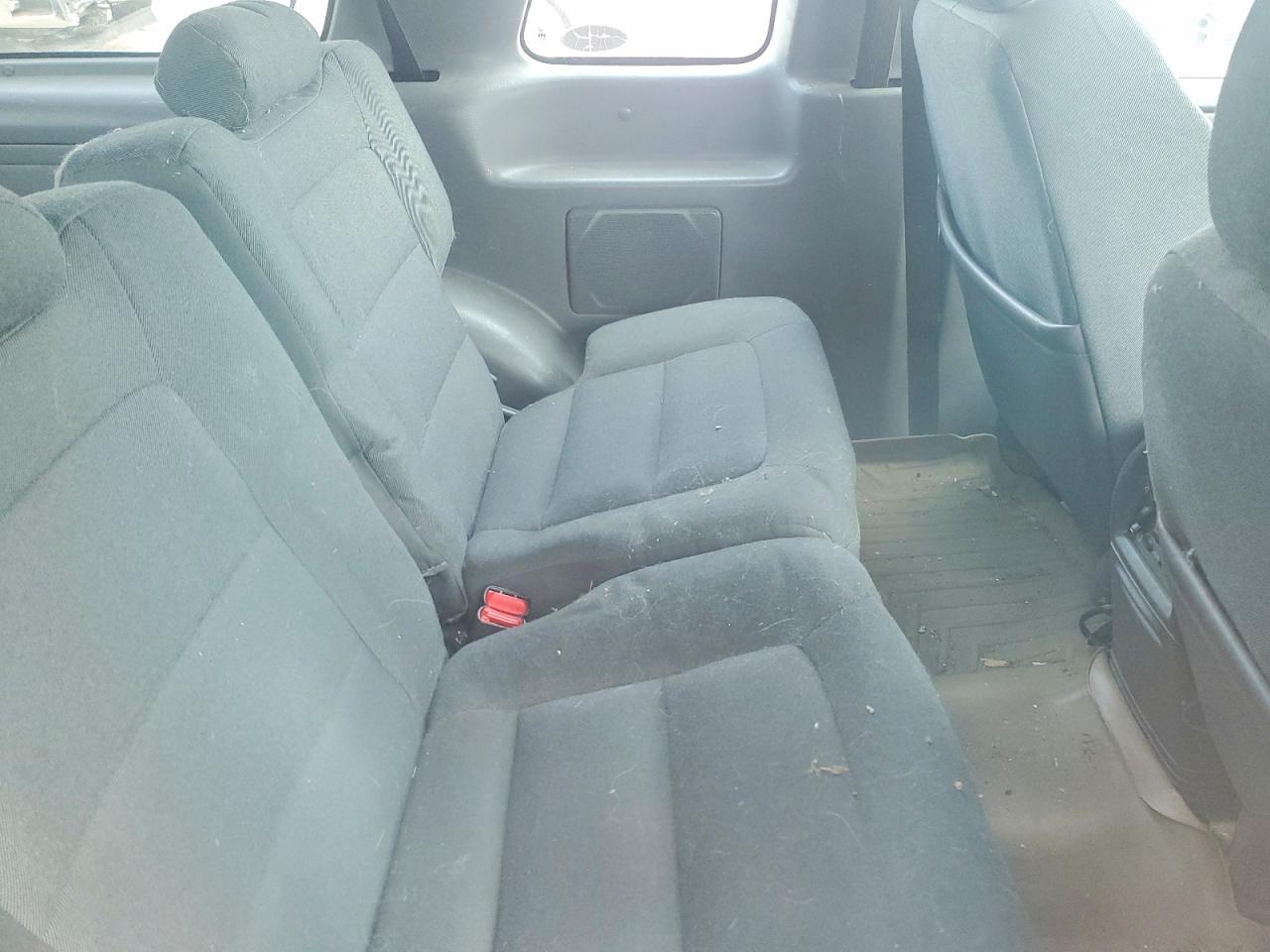 FORD EXPLORER 2002 — 12