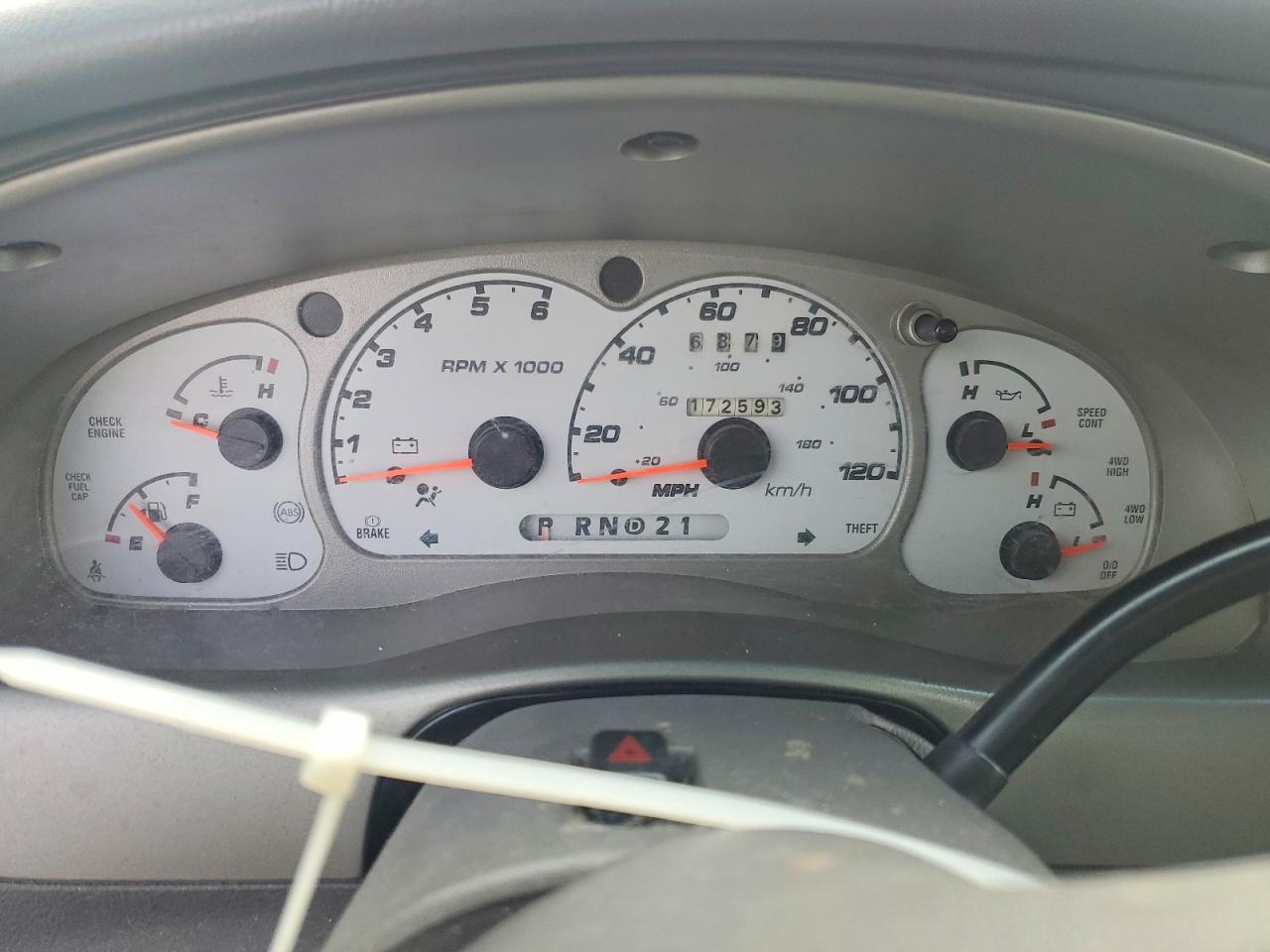 FORD EXPLORER 2002 — 10