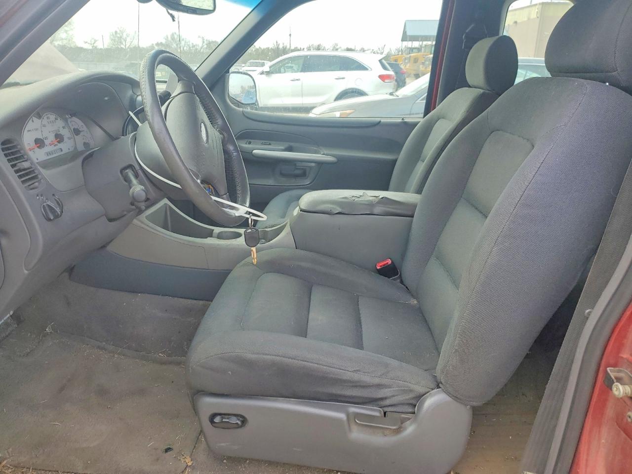 FORD EXPLORER 2002 — 8
