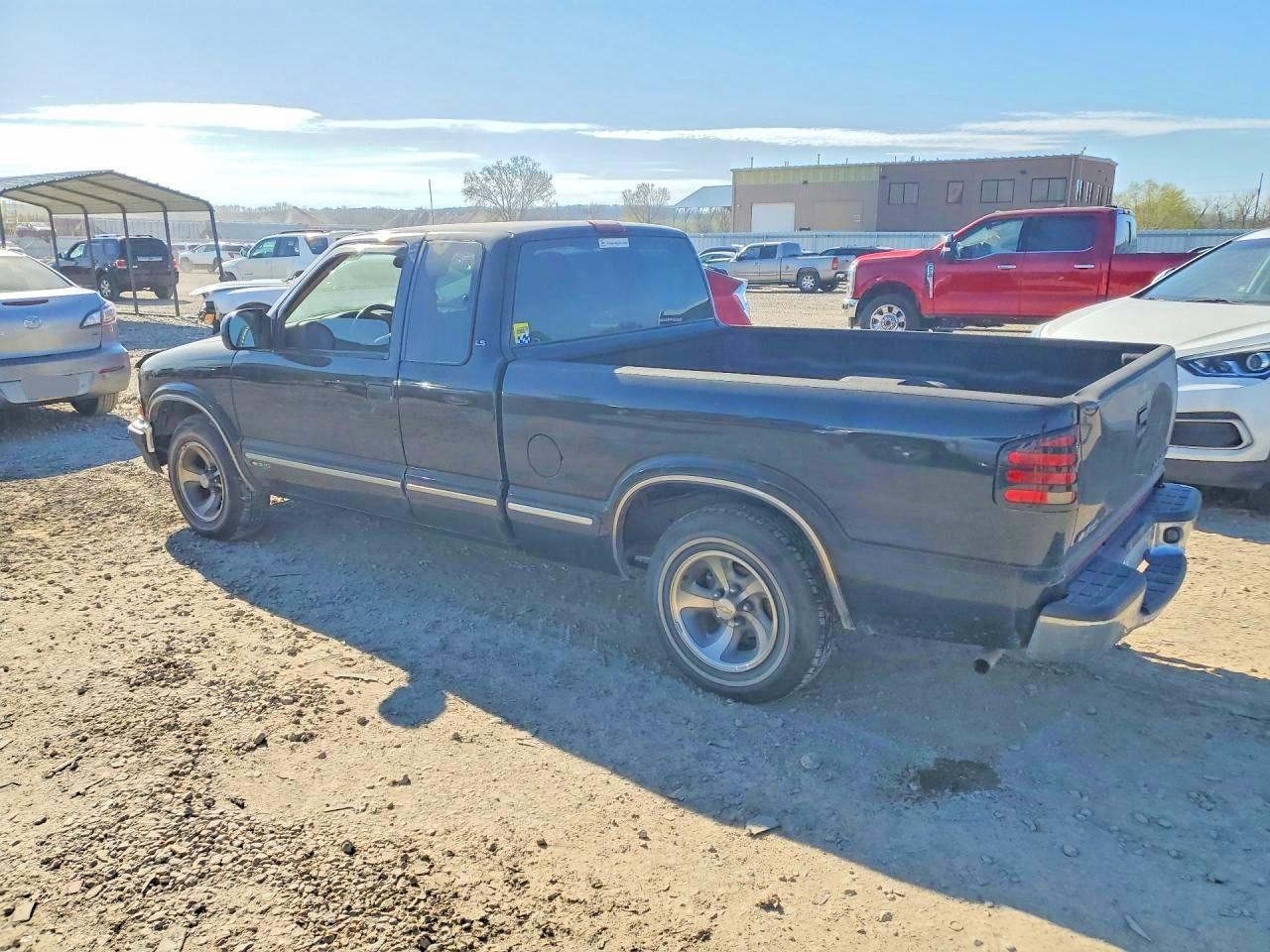 CHEVROLET S TRUCK 2000 — 3