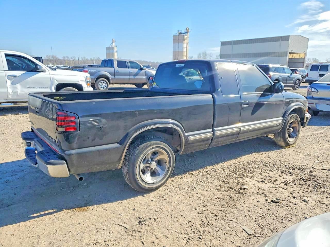 CHEVROLET S TRUCK 2000 — 4