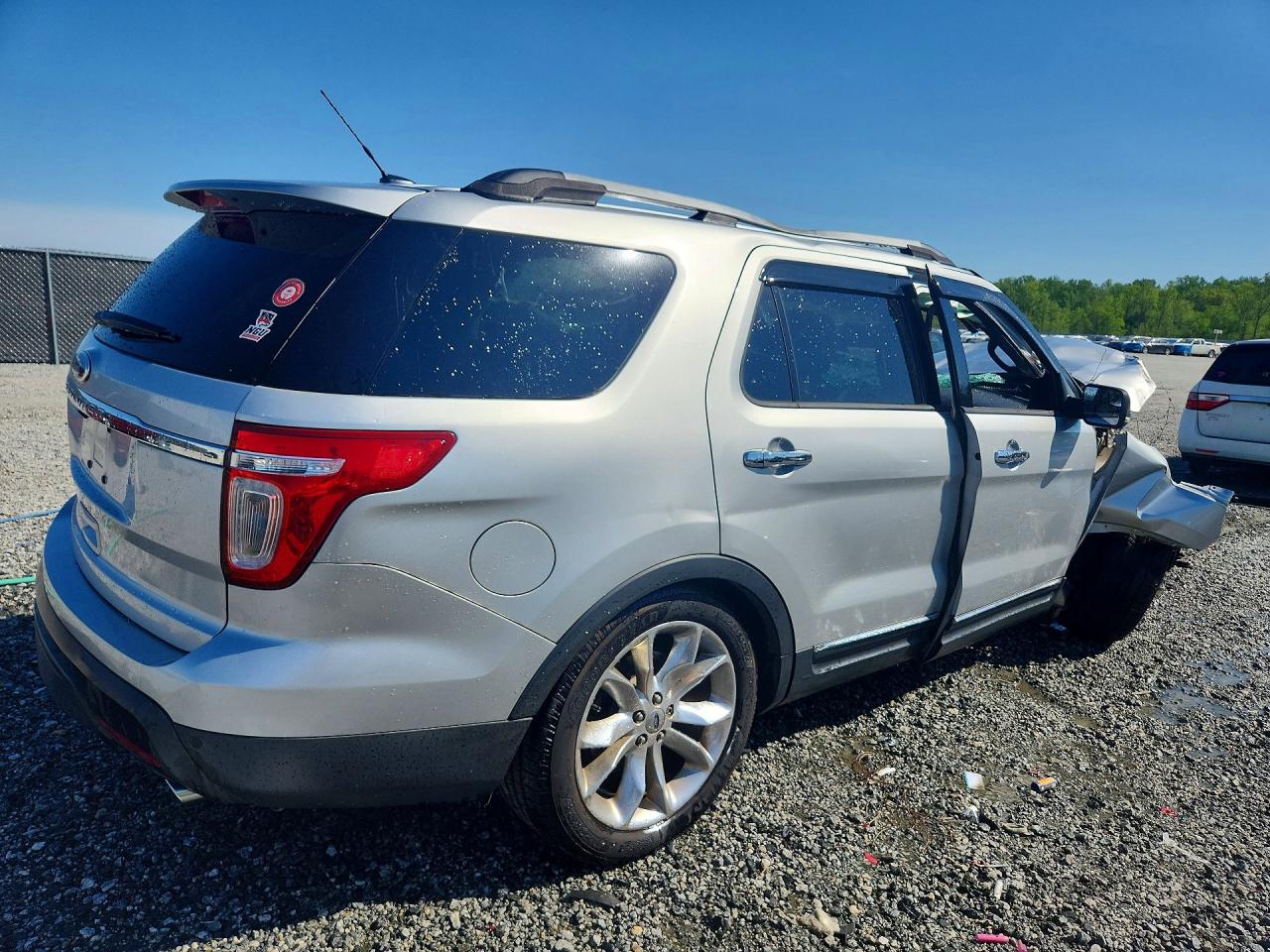 FORD EXPLORER 2011 — 4