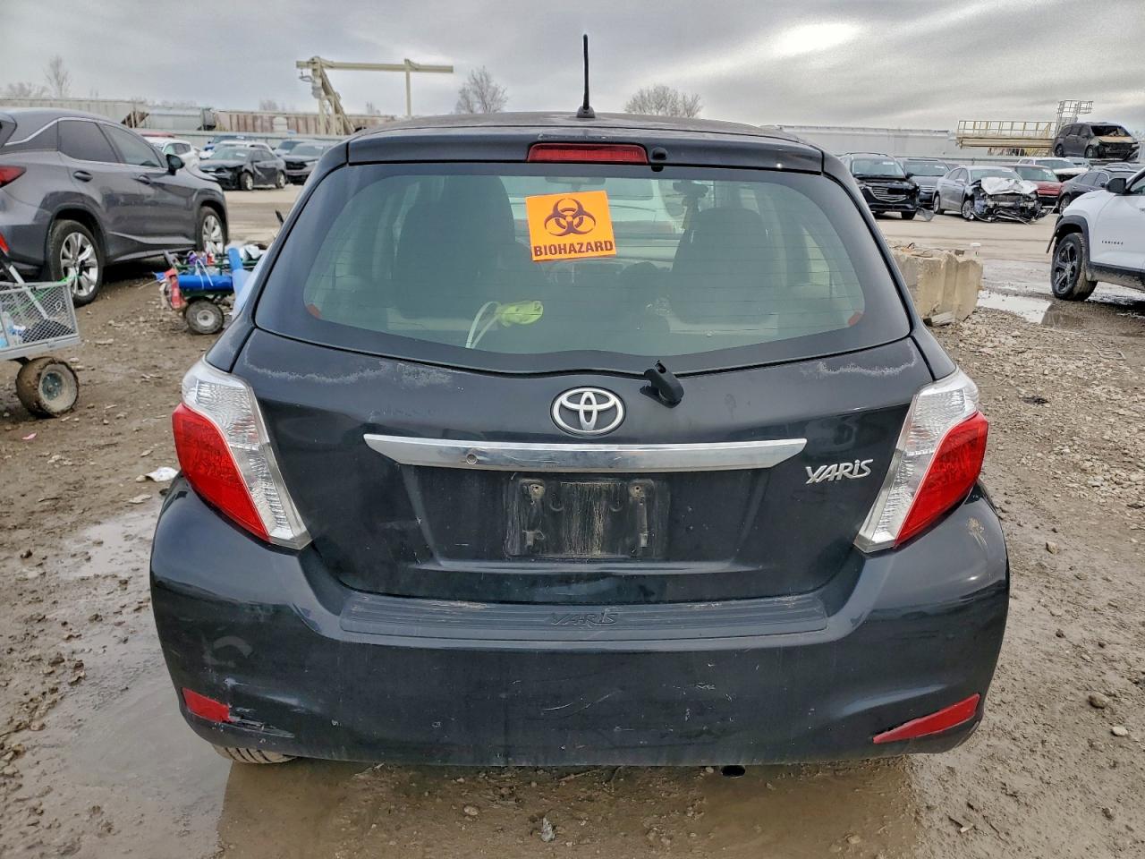 TOYOTA YARIS 2012 — 7