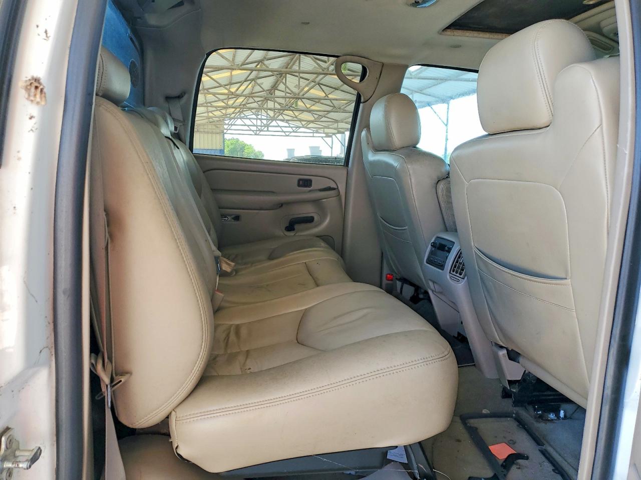 CHEVROLET AVALANCHE 2005 — 11