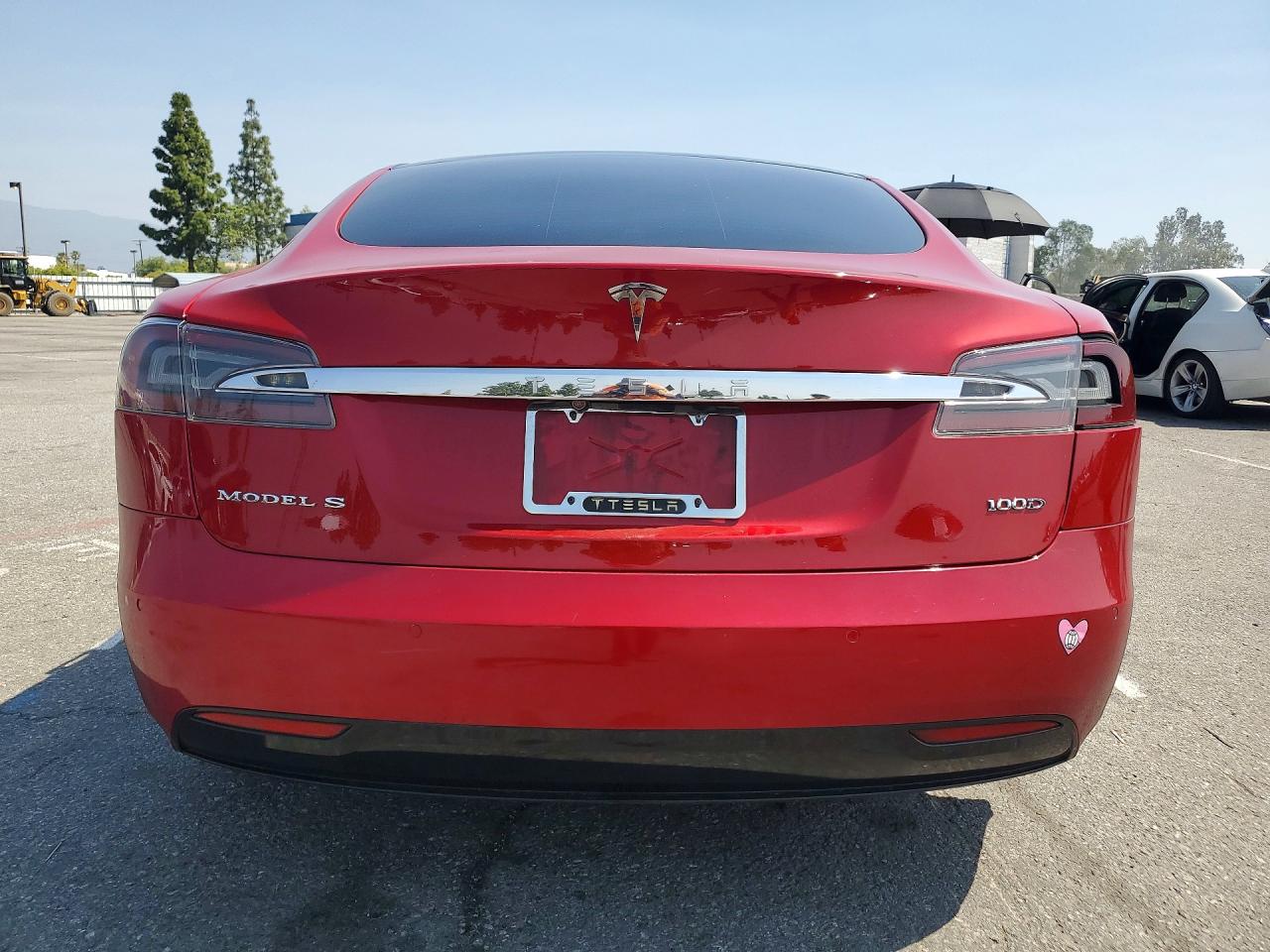 TESLA MODEL S 2019 — 7