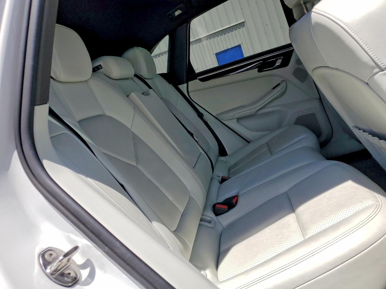 PORSCHE MACAN 2017 — 12