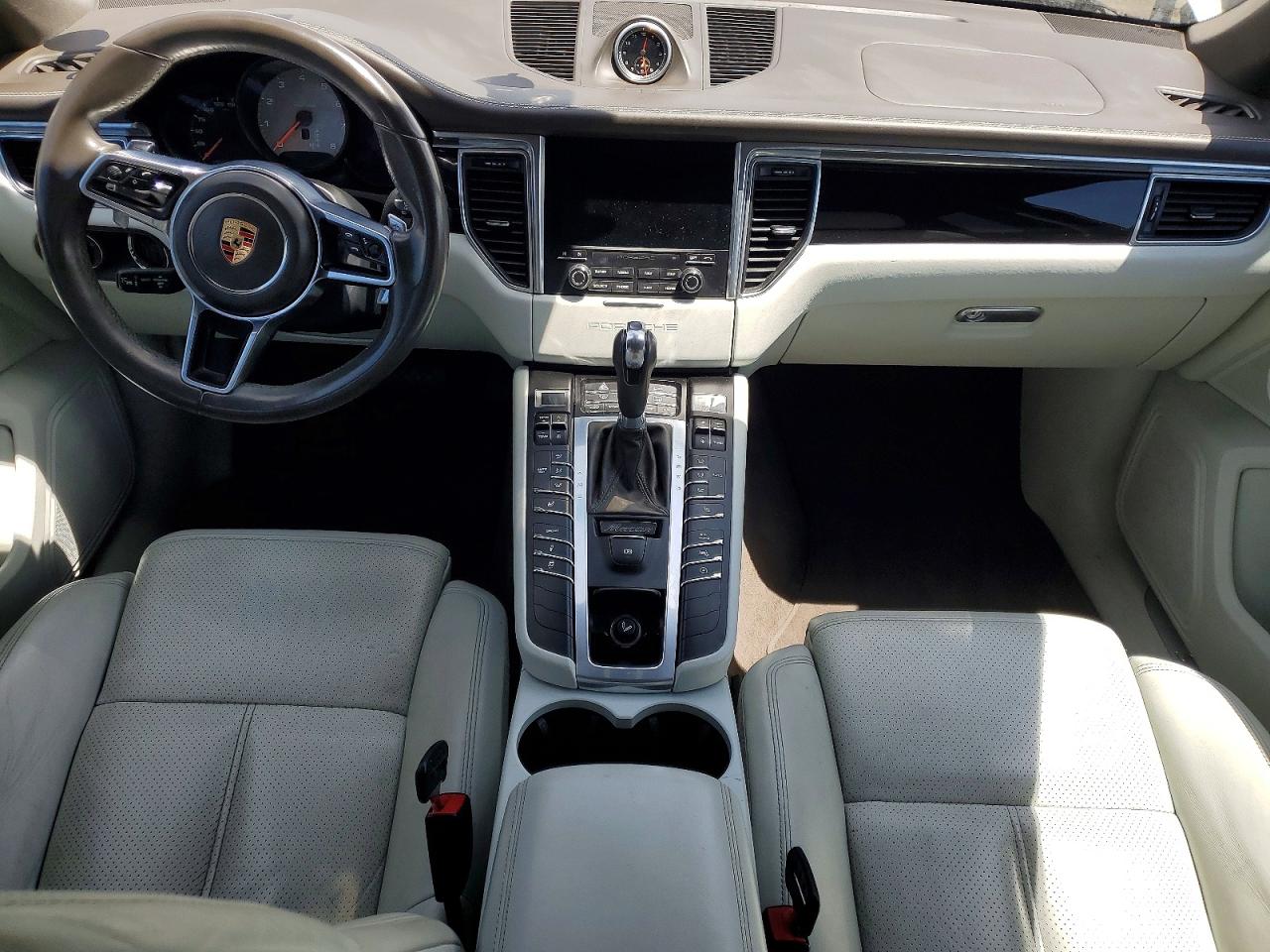 PORSCHE MACAN 2017 — 9