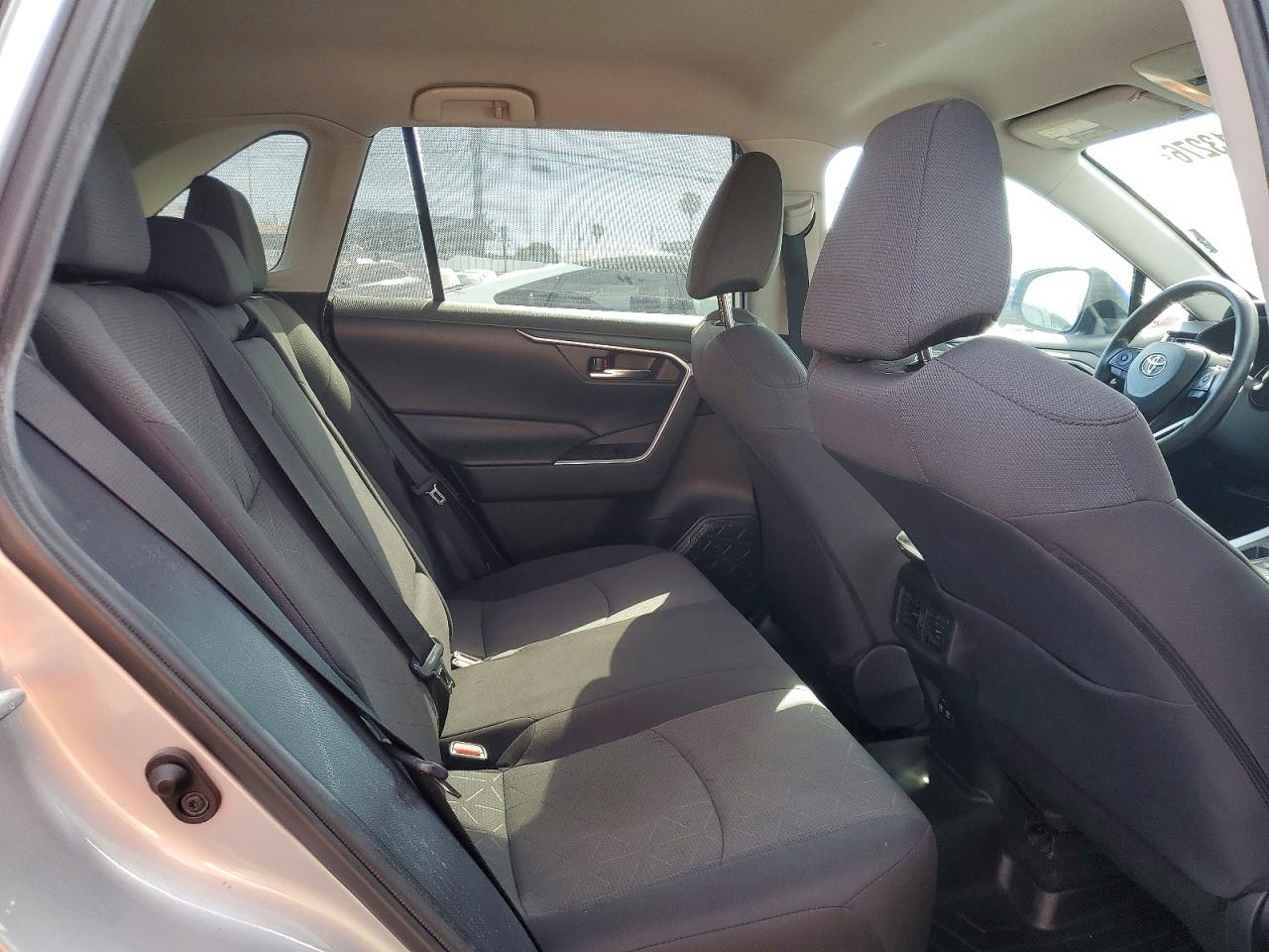 TOYOTA RAV 4 2021 — 12