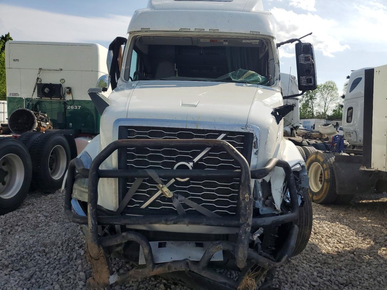 VOLVO VNL 2023 — 10