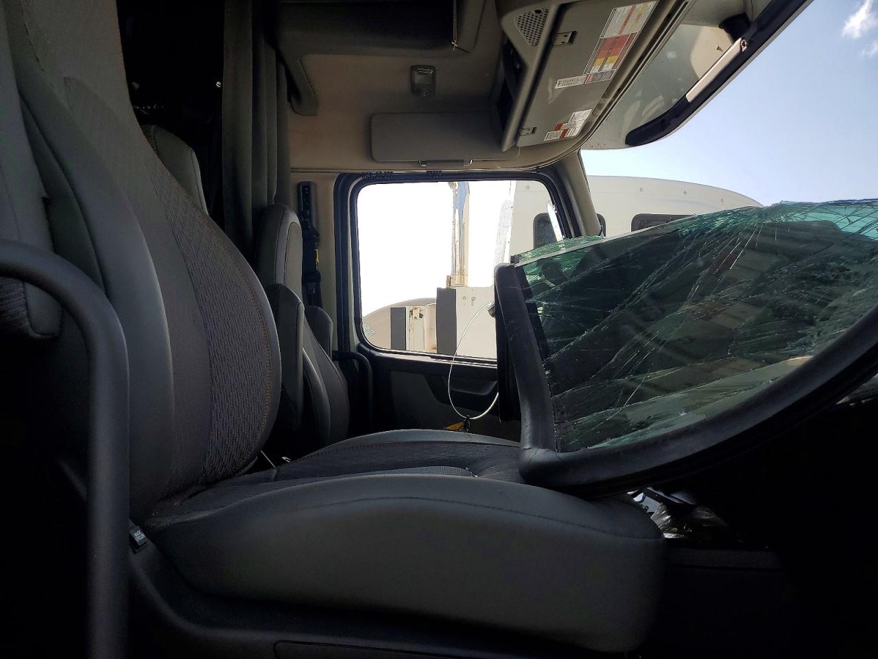 VOLVO VNL 2023 — 6