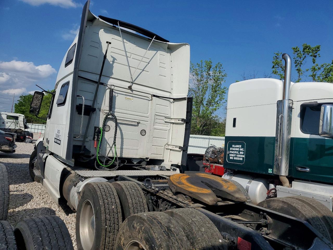 VOLVO VNL 2023 — 4