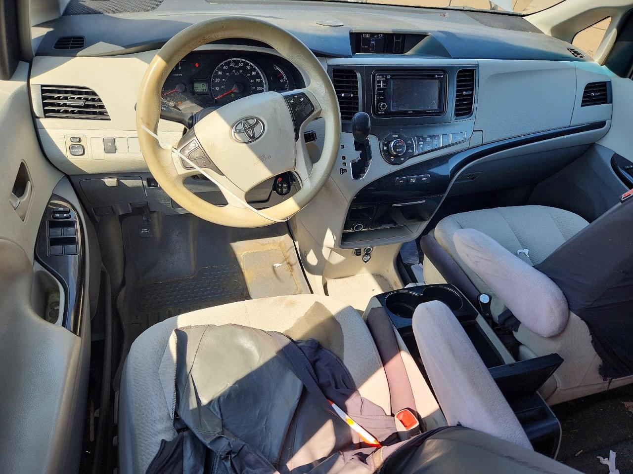 TOYOTA SIENNA 2014 — 9