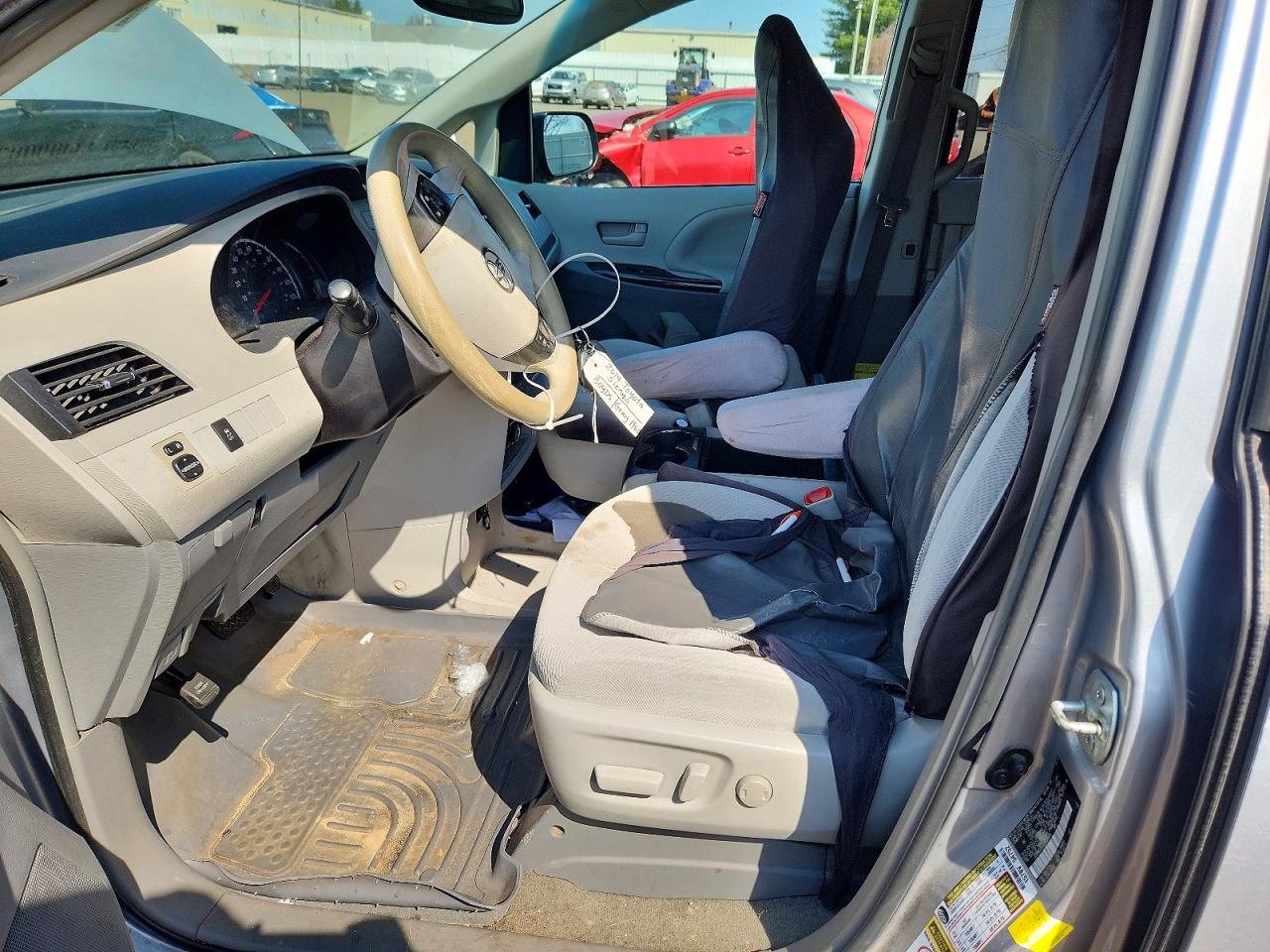 TOYOTA SIENNA 2014 — 8