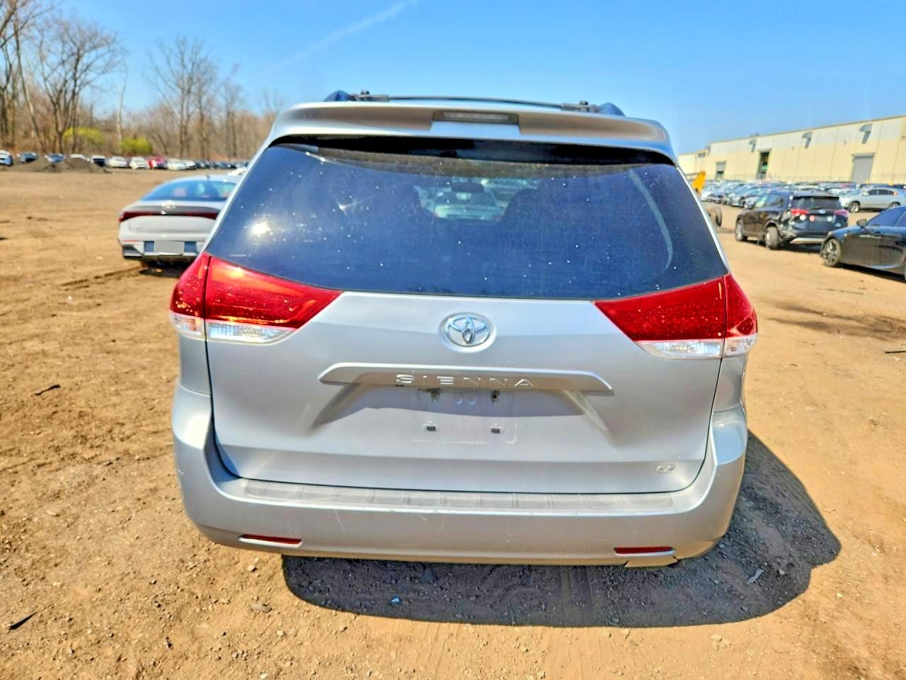 TOYOTA SIENNA 2014 — 7