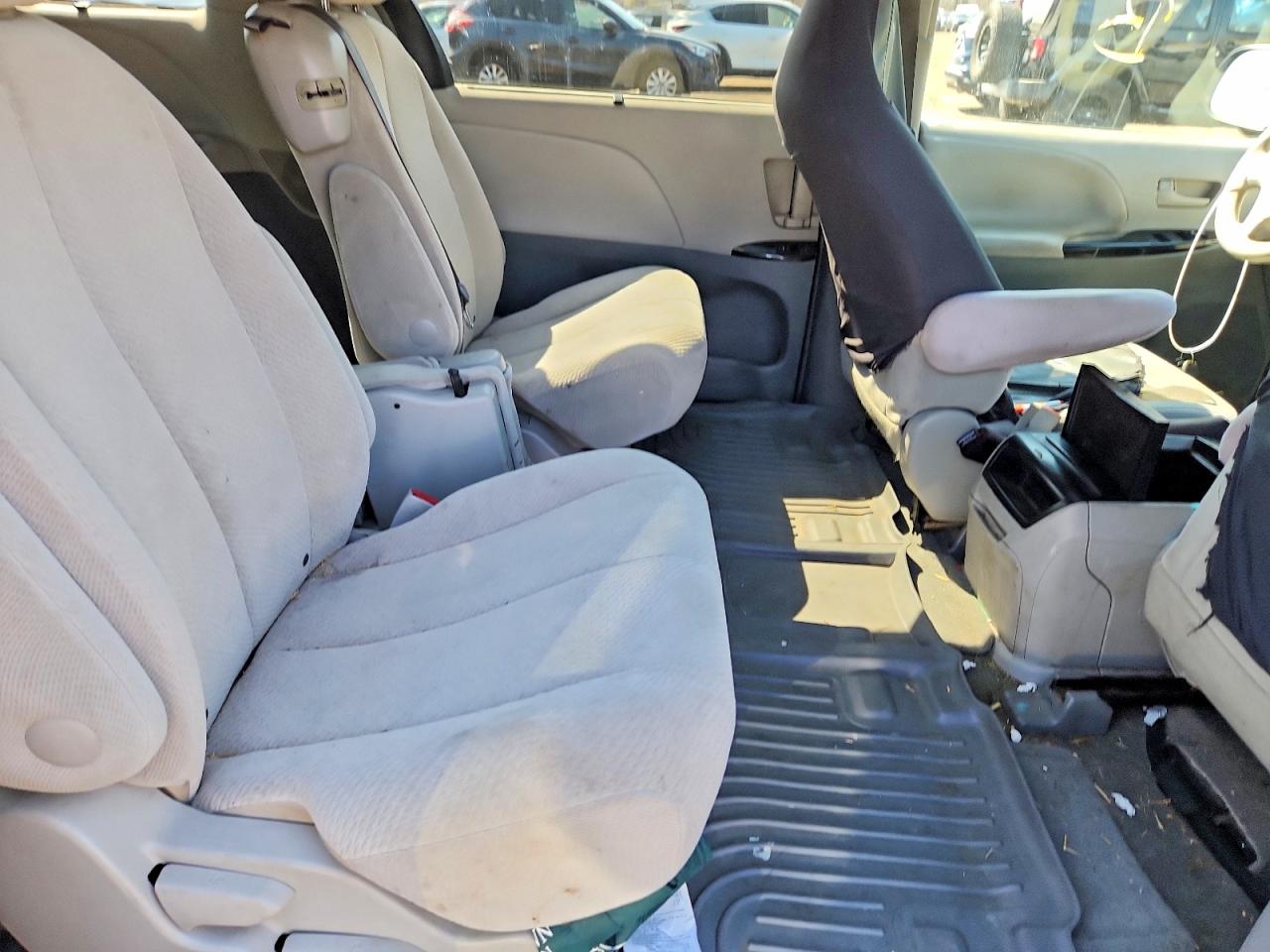 TOYOTA SIENNA 2014 — 12