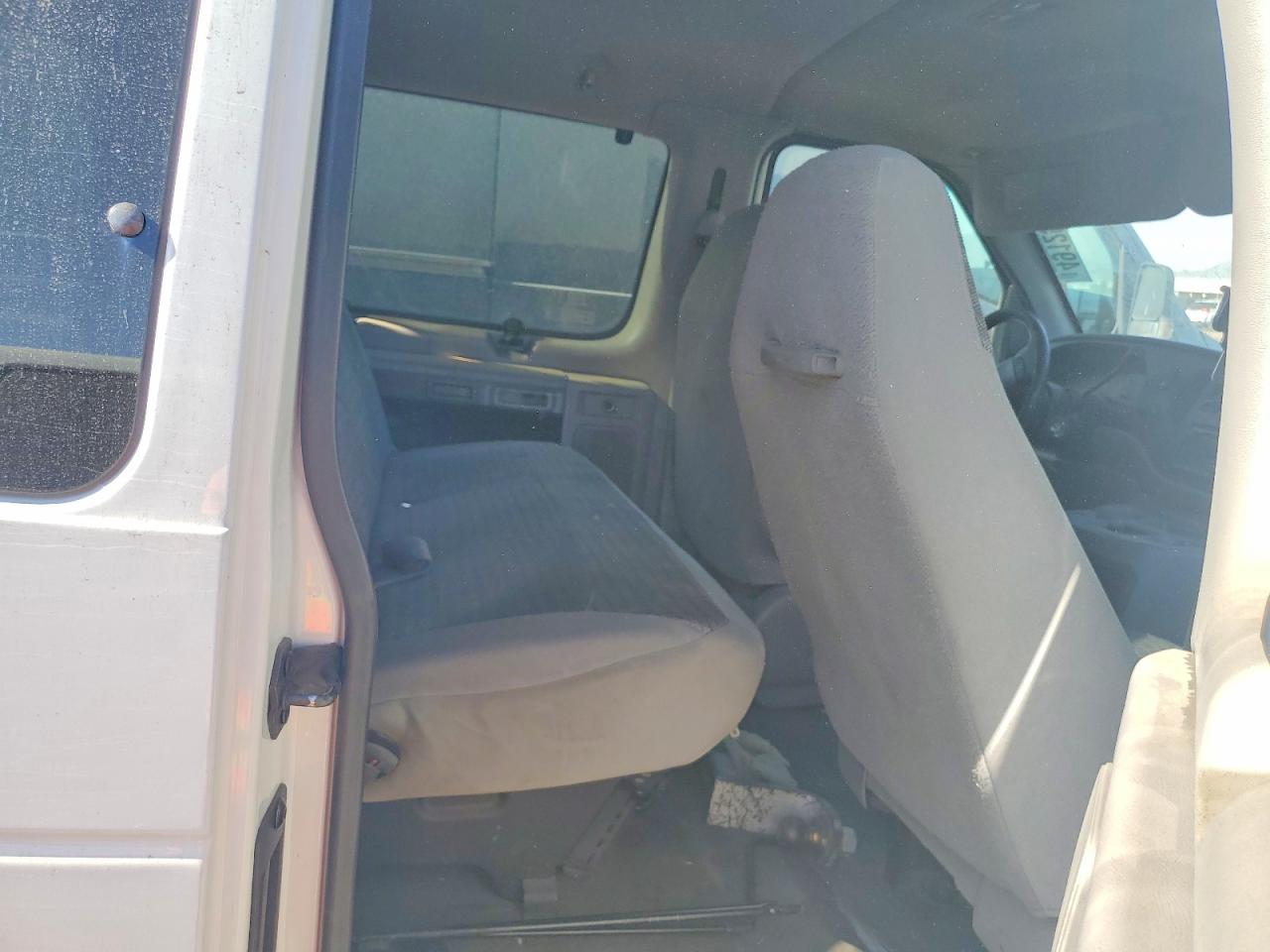 FORD ECONOLINE 2002 — 7