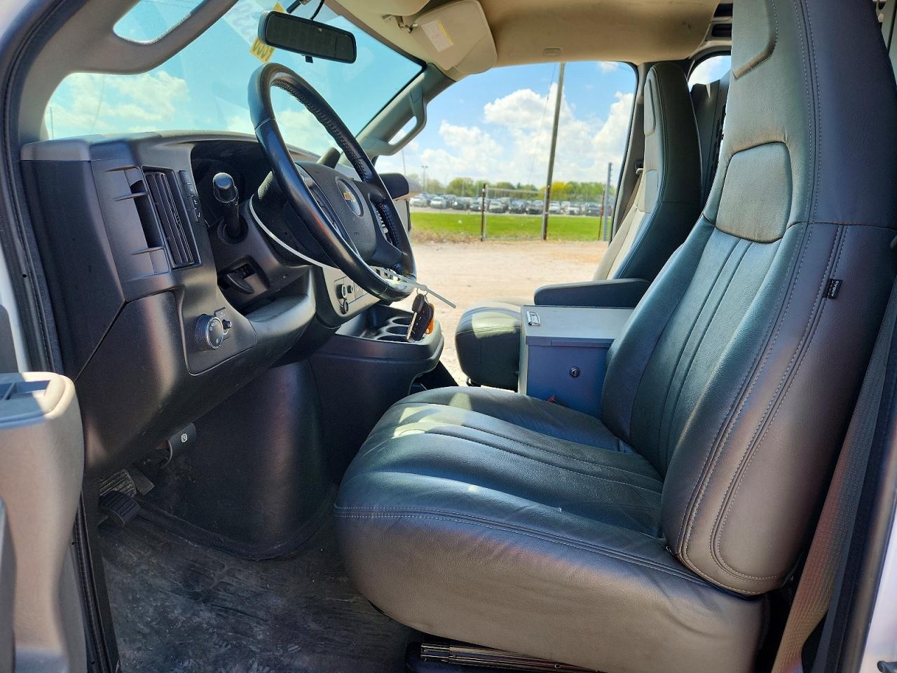CHEVROLET EXPRESS G2500 2020 — 8