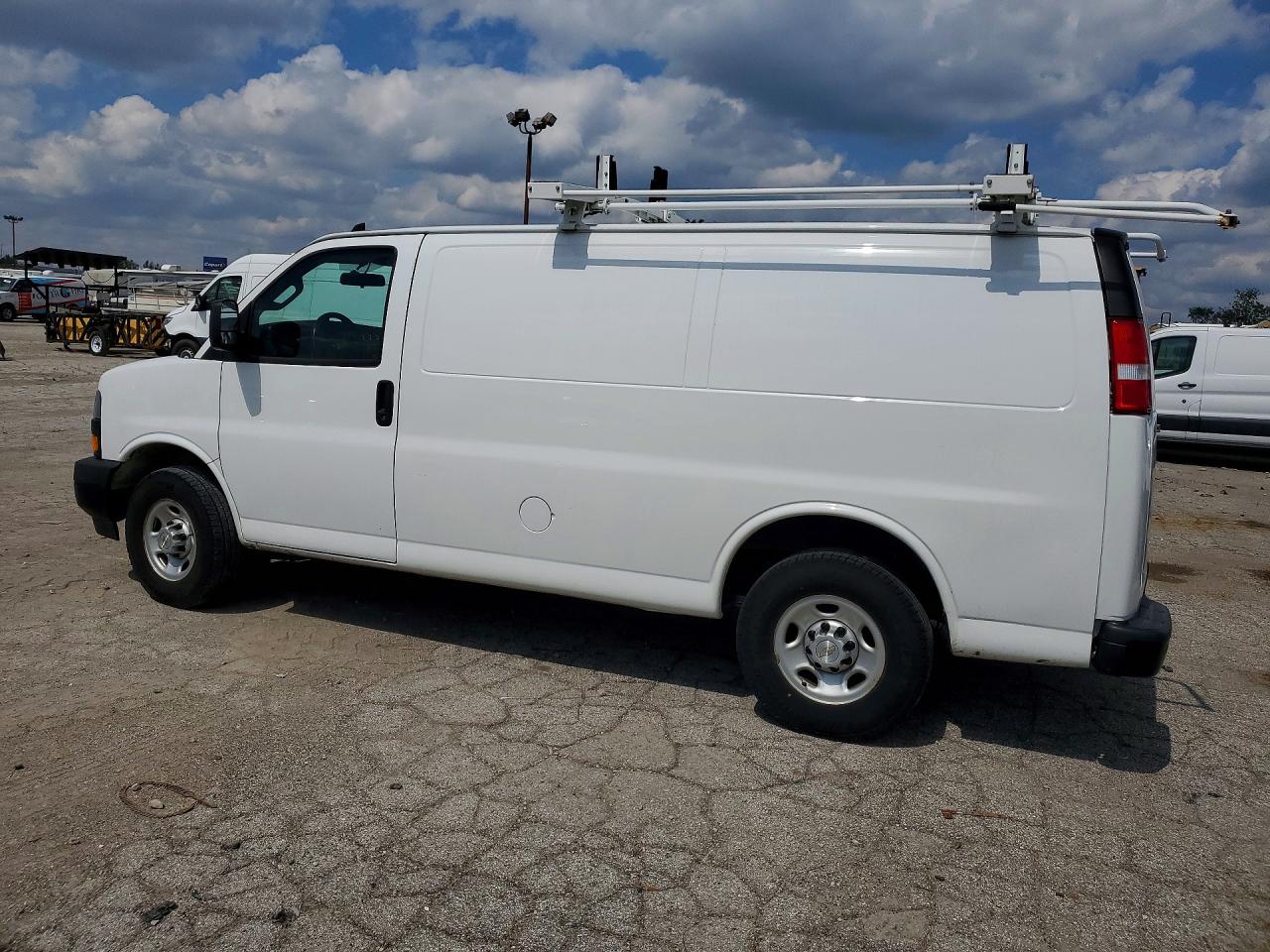 CHEVROLET EXPRESS G2500 2020 — 3