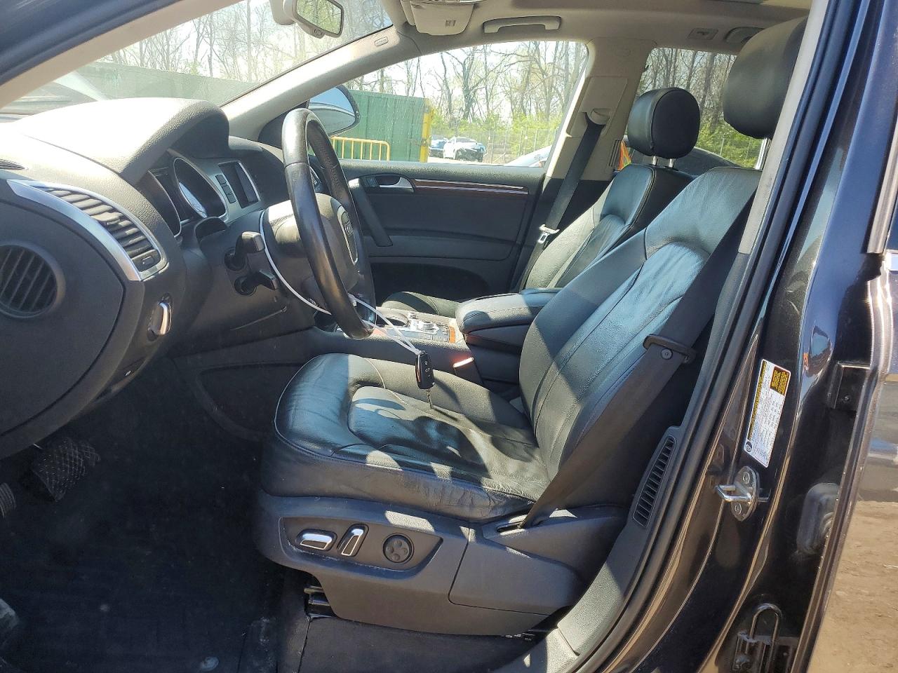AUDI Q7 2011 — 8
