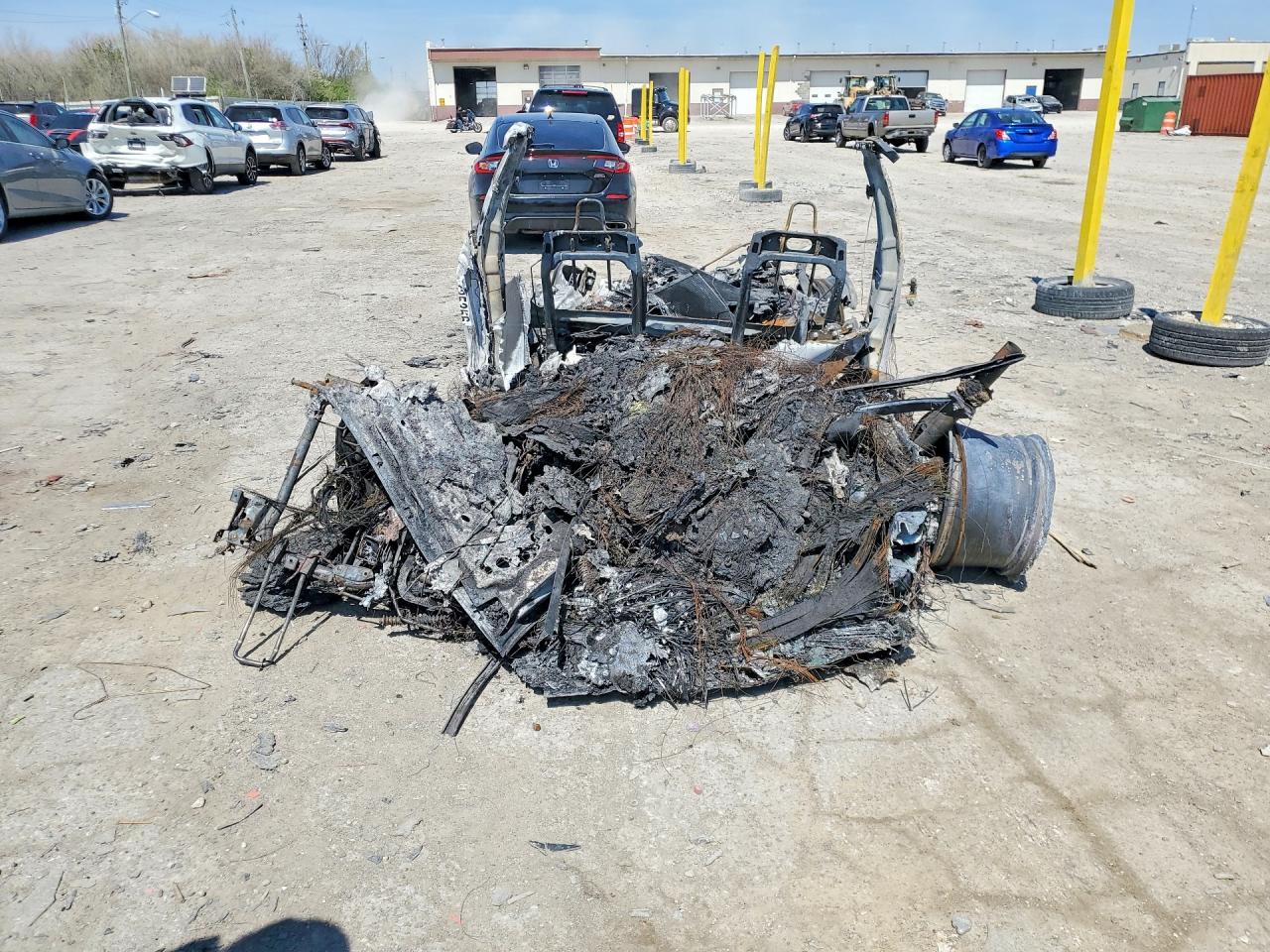 TESLA MODEL S 2023 — 7