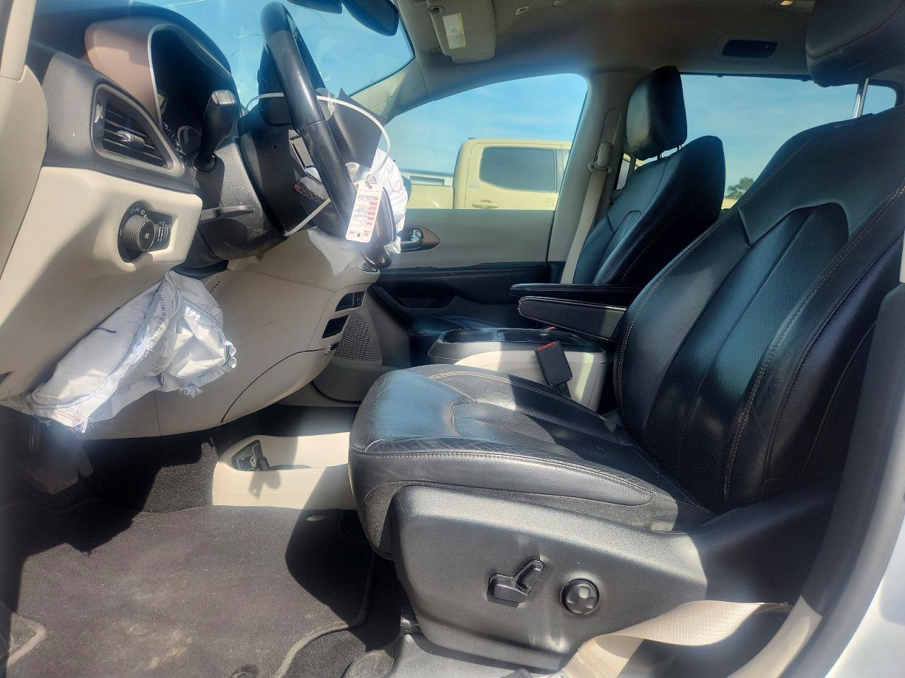 CHRYSLER PACIFICA 2019 — 8