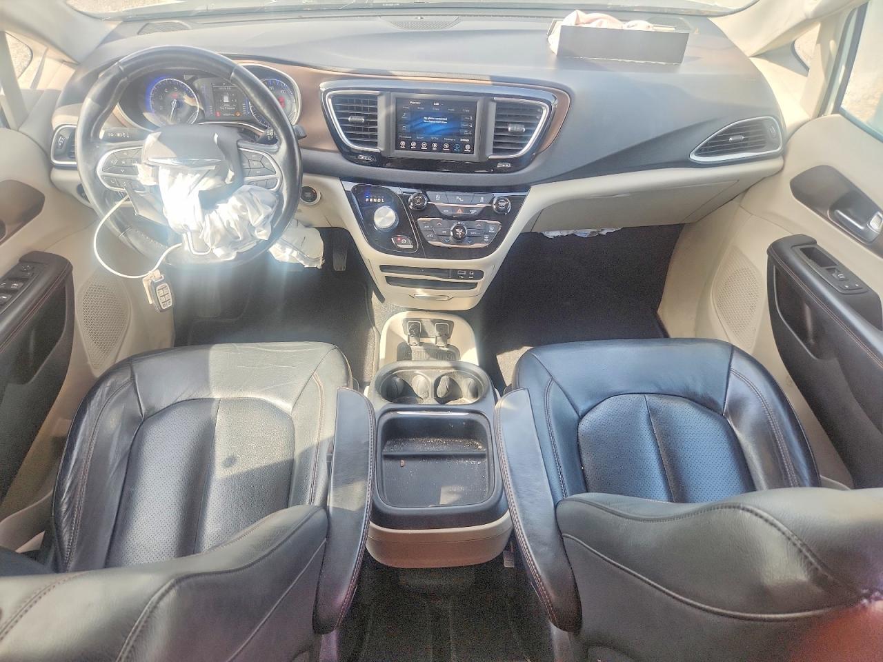 CHRYSLER PACIFICA 2019 — 9