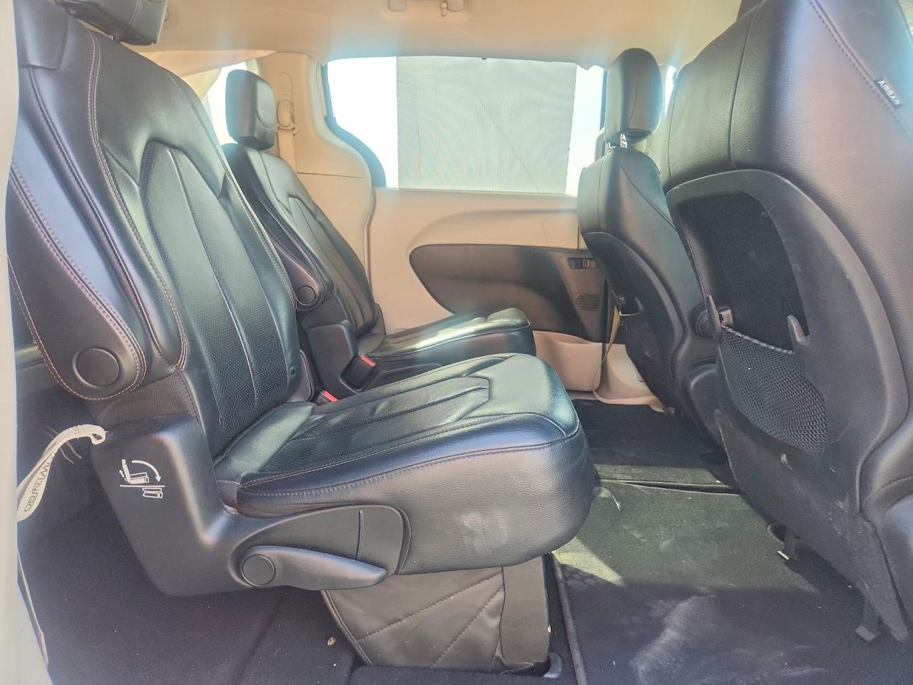 CHRYSLER PACIFICA 2019 — 12