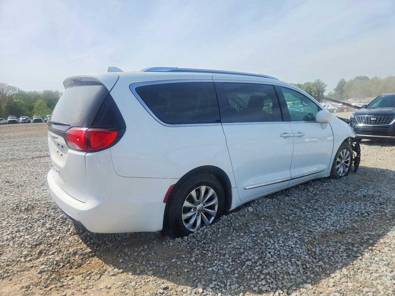 CHRYSLER PACIFICA 2019 — 4