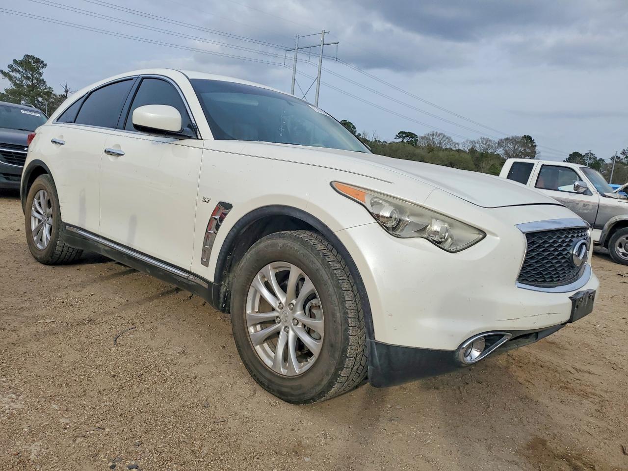 2017 INFINITI QX70