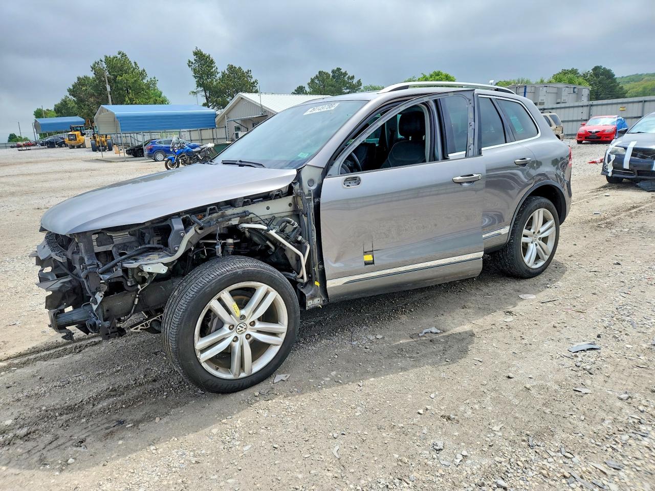 2011 VOLKSWAGEN TOUAREG