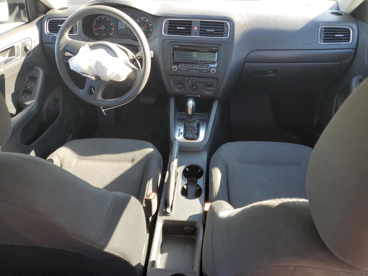 VOLKSWAGEN JETTA 2013 — 9
