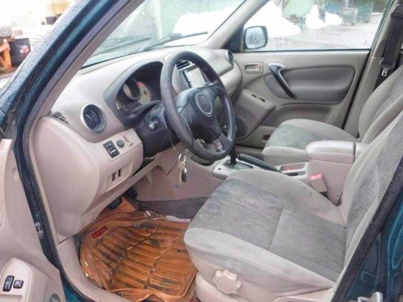 TOYOTA RAV4 2002 — 8