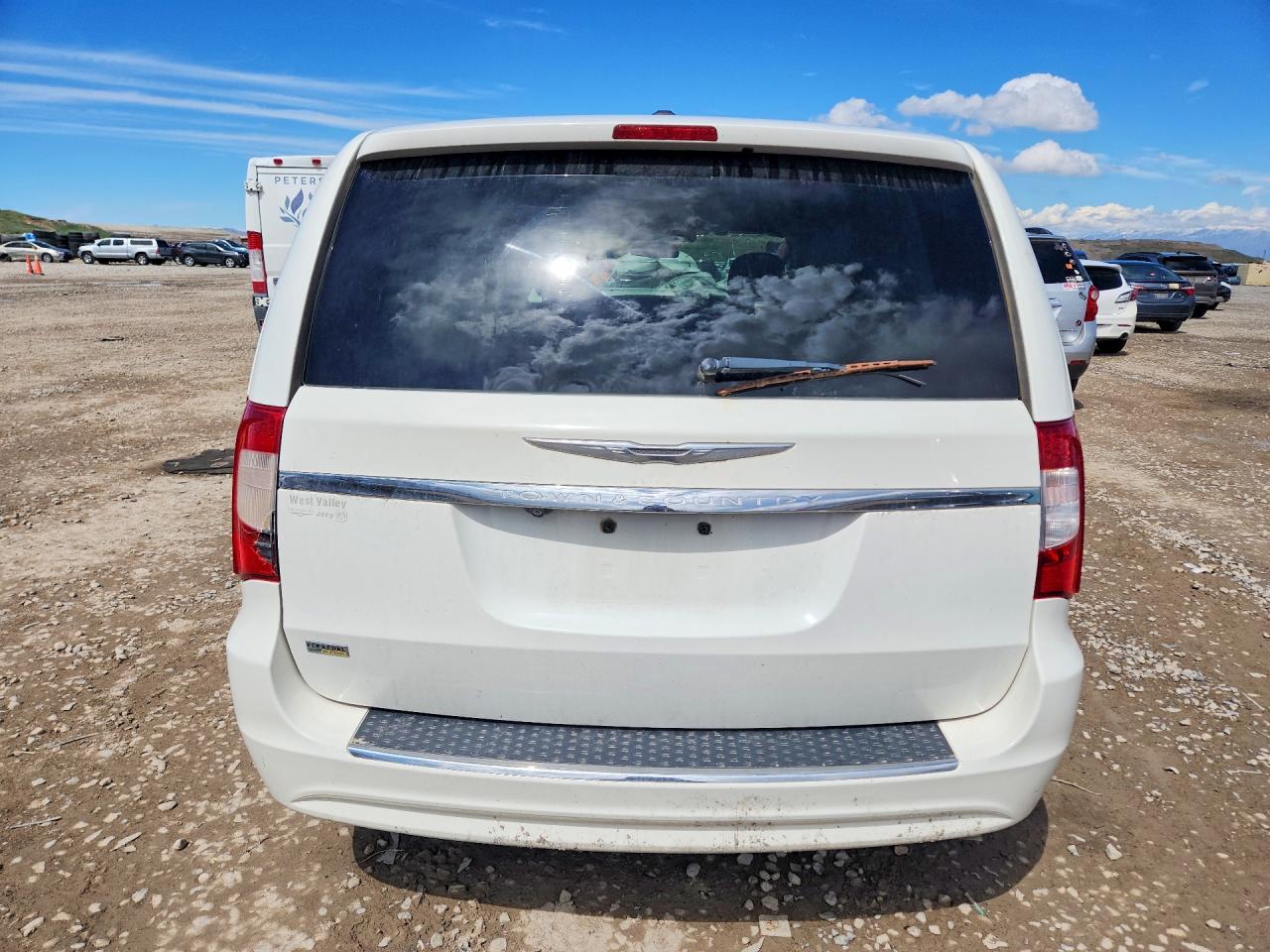 CHRYSLER TOWN & COUNTRY 2013 — 7