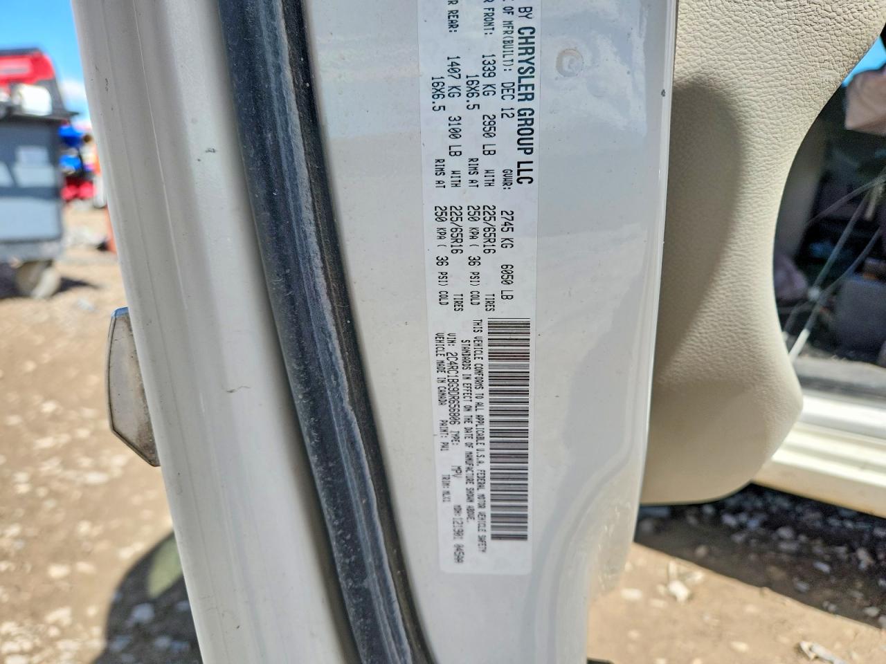 CHRYSLER TOWN & COUNTRY 2013 — 13