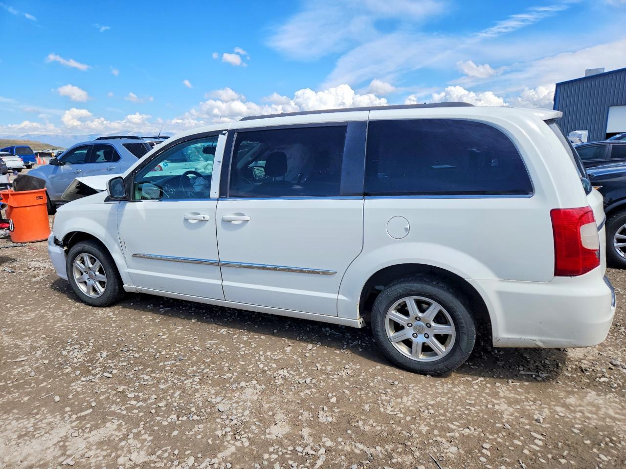 CHRYSLER TOWN & COUNTRY 2013 — 3