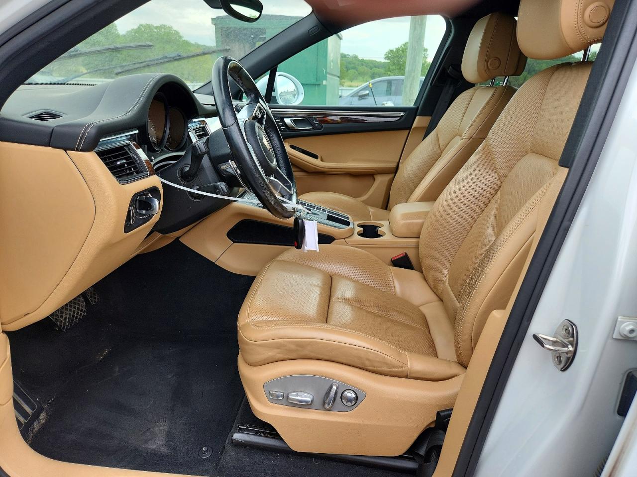 PORSCHE MACAN 2017 — 8