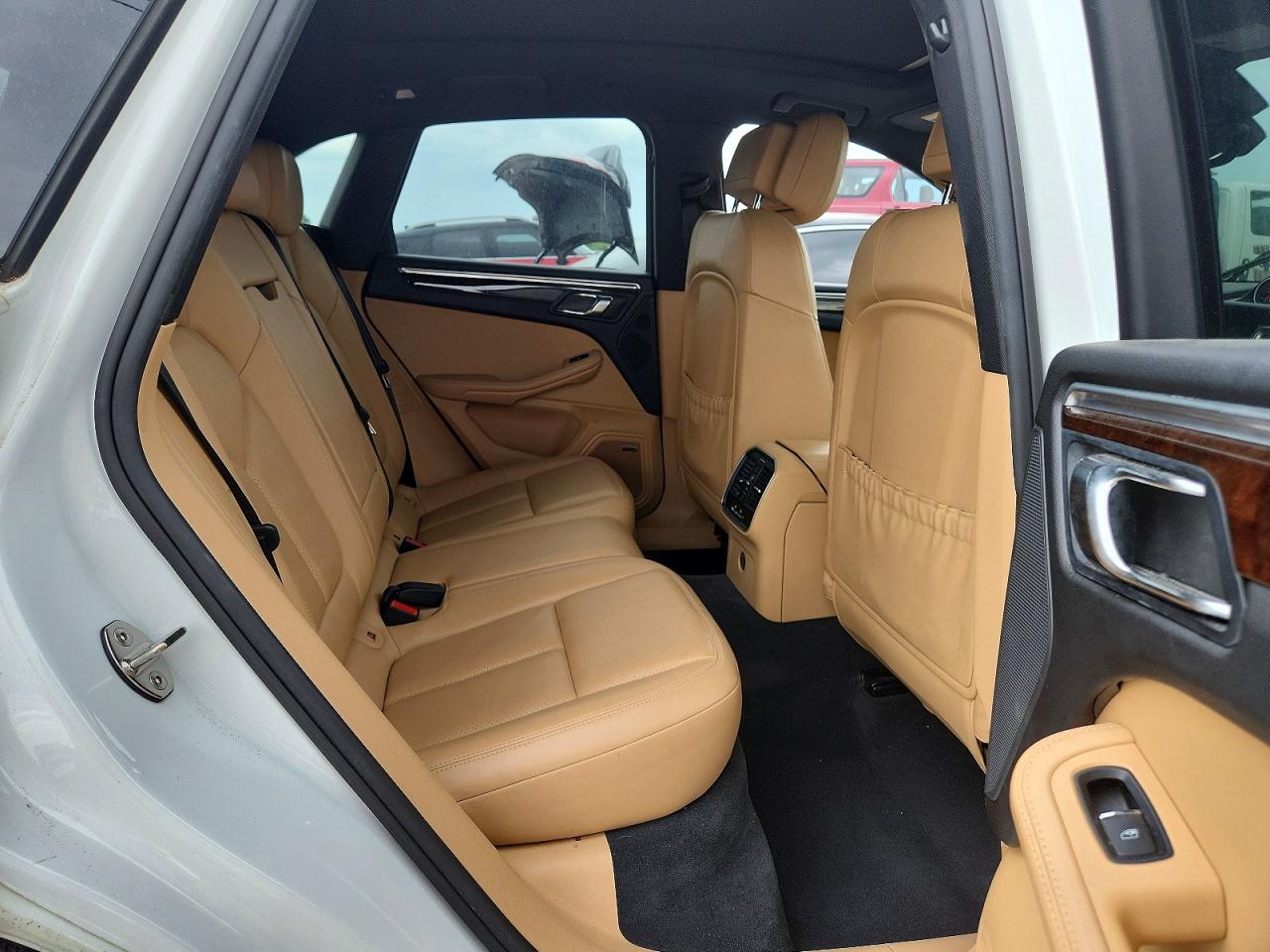 PORSCHE MACAN 2017 — 12