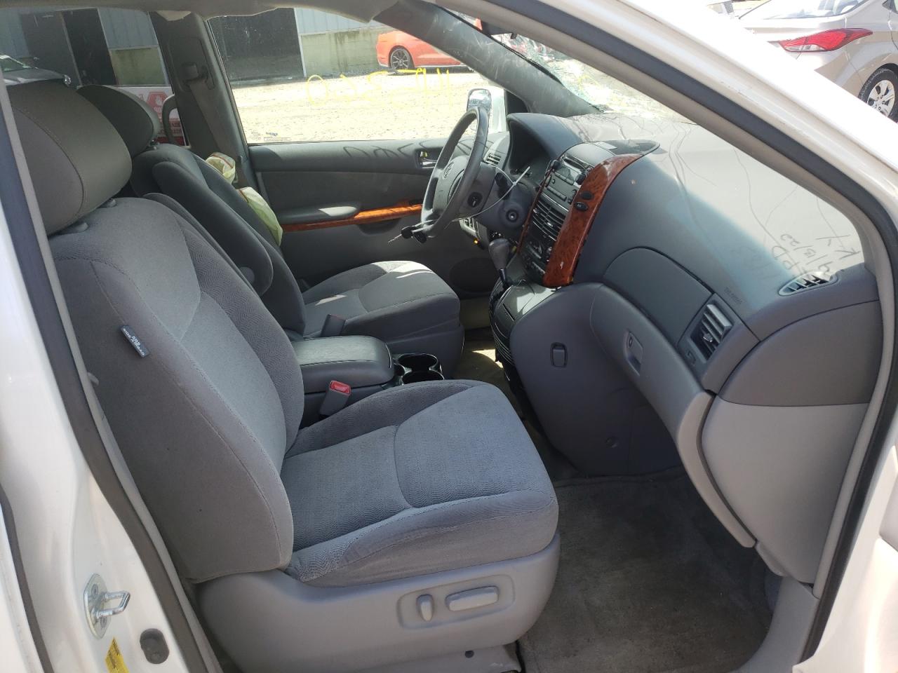 2006 TOYOTA SIENNA XLE