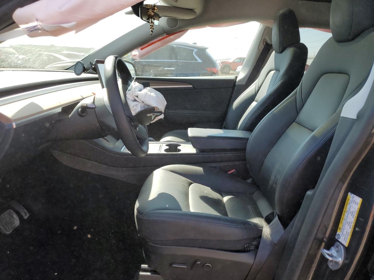 TESLA MODEL Y 2024 — 8